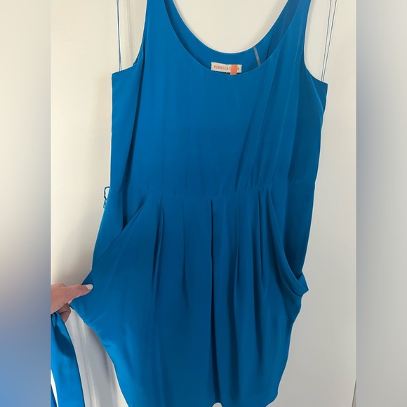 Rebecca Taylor 100% silk dress. With tie belt, bubble style bottom v forgiving! - Picture 6 of 9